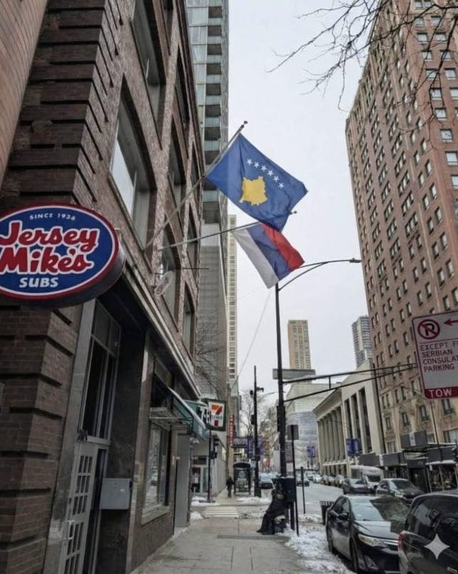 Na srpskom konzulatu u Čikagu viјori se zastava tzv. Kosova